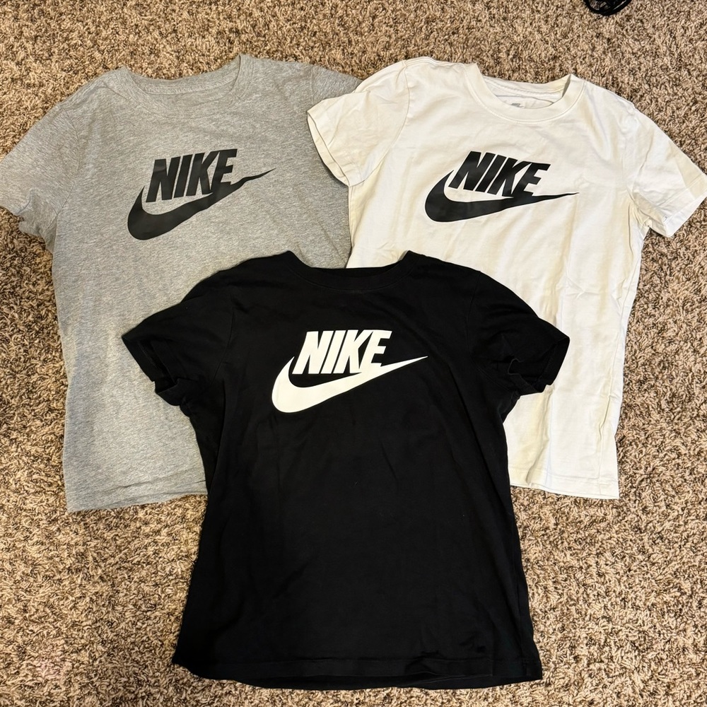 Nike women’s tshirts bundle